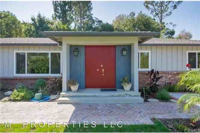 1290 Clubhouse Dr - Photo 2 of 7