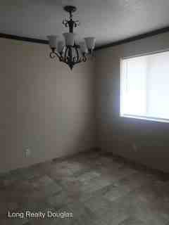 1422 E 19th St - Photo 3 of 9