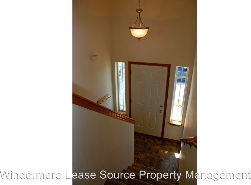 719 E Joshua Dr - Photo 3 of 38