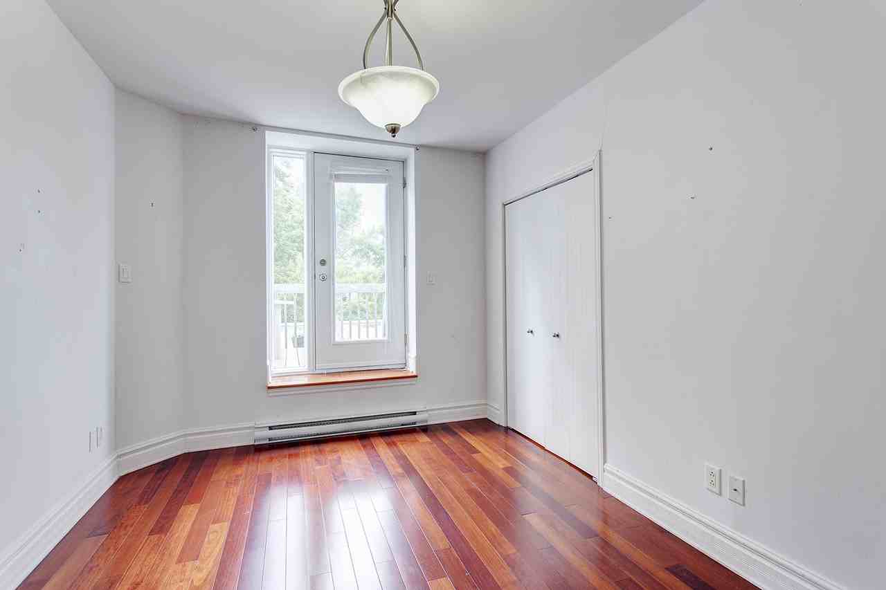 169 Rue Sherbrooke Est #C - Photo 3 of 28