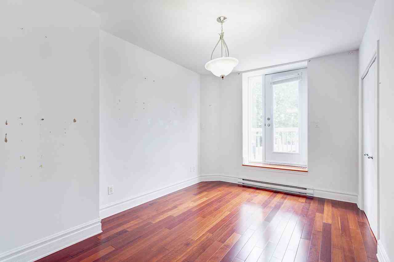 169 Rue Sherbrooke Est #C - Photo 4 of 28