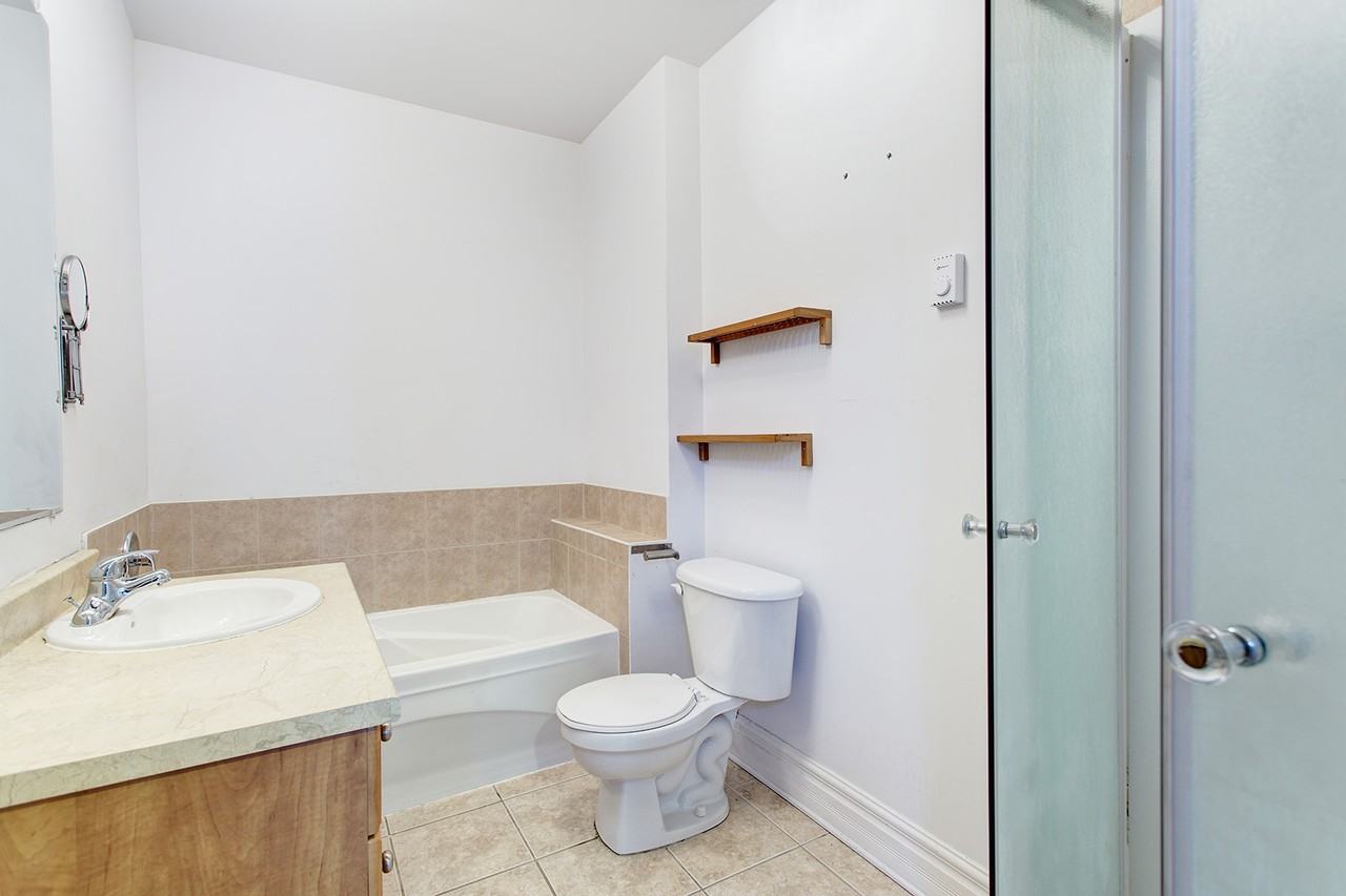 169 Rue Sherbrooke Est #C - Photo 7 of 28