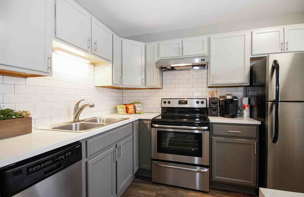 The Hinsdale Apartment Homes - Photo 2 of 14