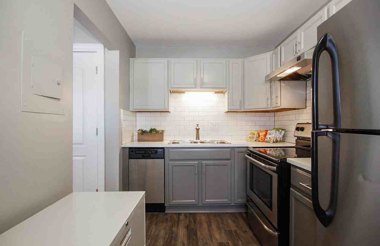 The Hinsdale Apartment Homes - Photo 3 of 14