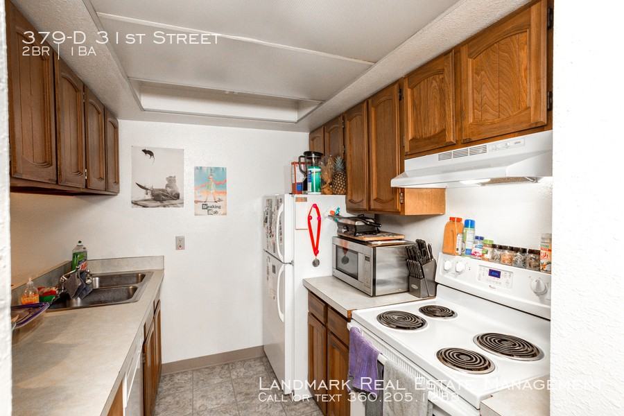 379 31st St - Photo 3 of 10