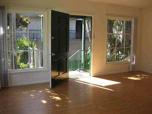 1623 S Bundy Dr - Photo 3 of 17