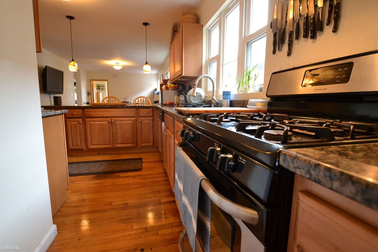 214 Arlington St - Photo 2 of 11