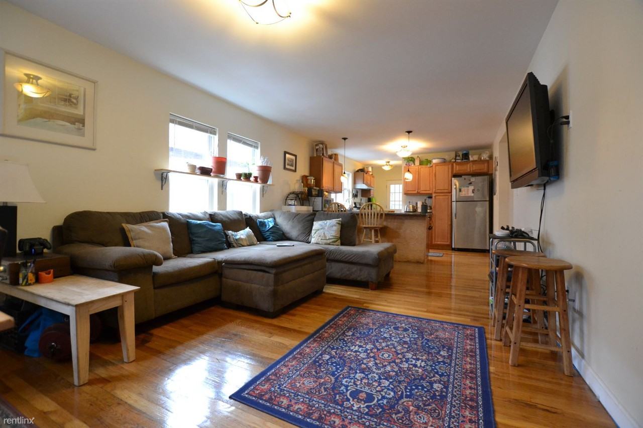 214 Arlington St - Photo 3 of 11