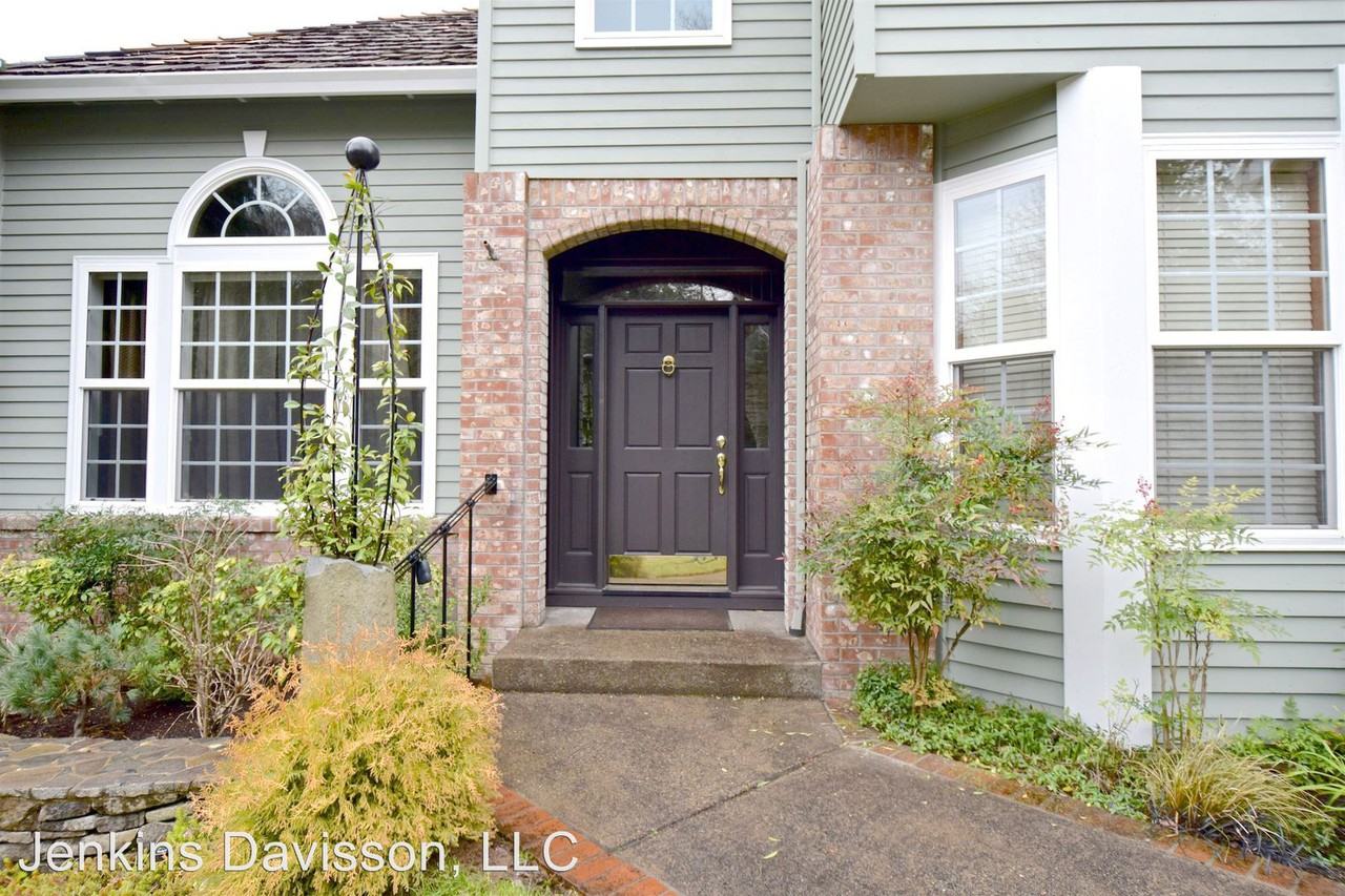 5335 Summit St - Photo 2 of 46