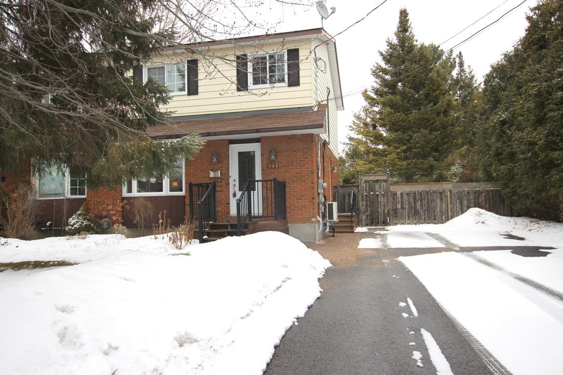 1611 Belcourt Blvd Apartments in Orleans Village, Ottawa, ON K1C 1M3