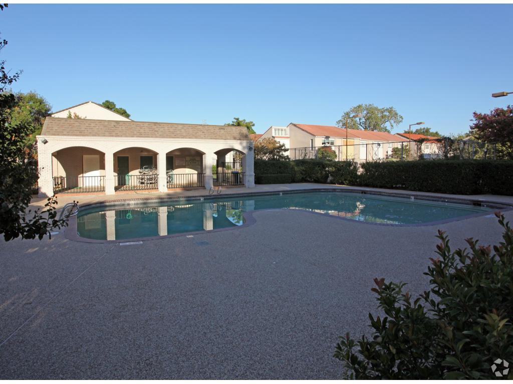 Bel Air Oaks - Photo 2 of 19