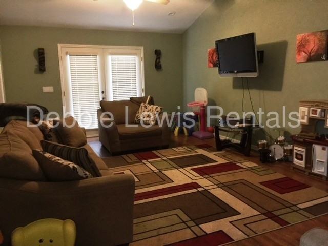 317 N Charles Willis Dr - Photo 3 of 20