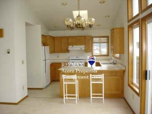 881 E Shorecrest Dr - Photo 3 of 7