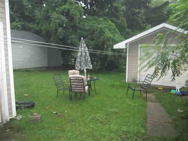 404 Michigan Ave - Photo 2 of 4