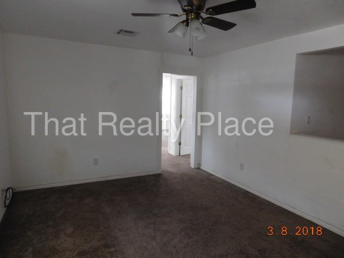 610 W Avenue B - Photo 2 of 26