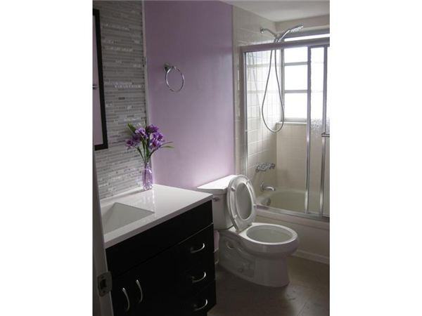 319 NE 14TH AV - Photo 3 of 10