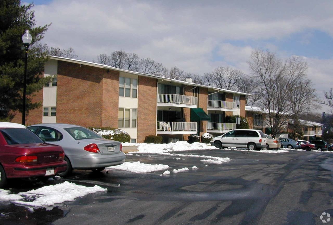 Prescott Square Apartments - Photo 2 of 18