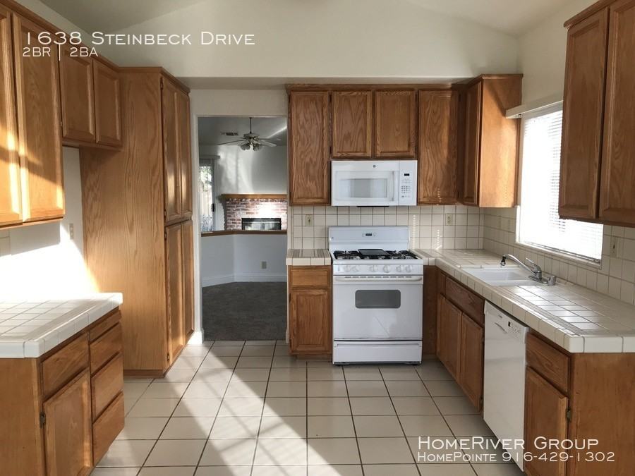 1638 Steinbeck Dr - Photo 2 of 11