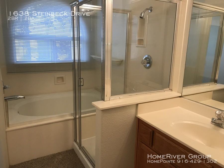 1638 Steinbeck Dr - Photo 3 of 11