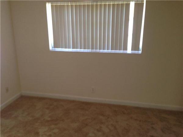 192 SW 54th Ave - Photo 3 of 5