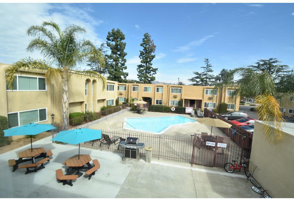 La Privada Valle Poway - Photo 2 of 20