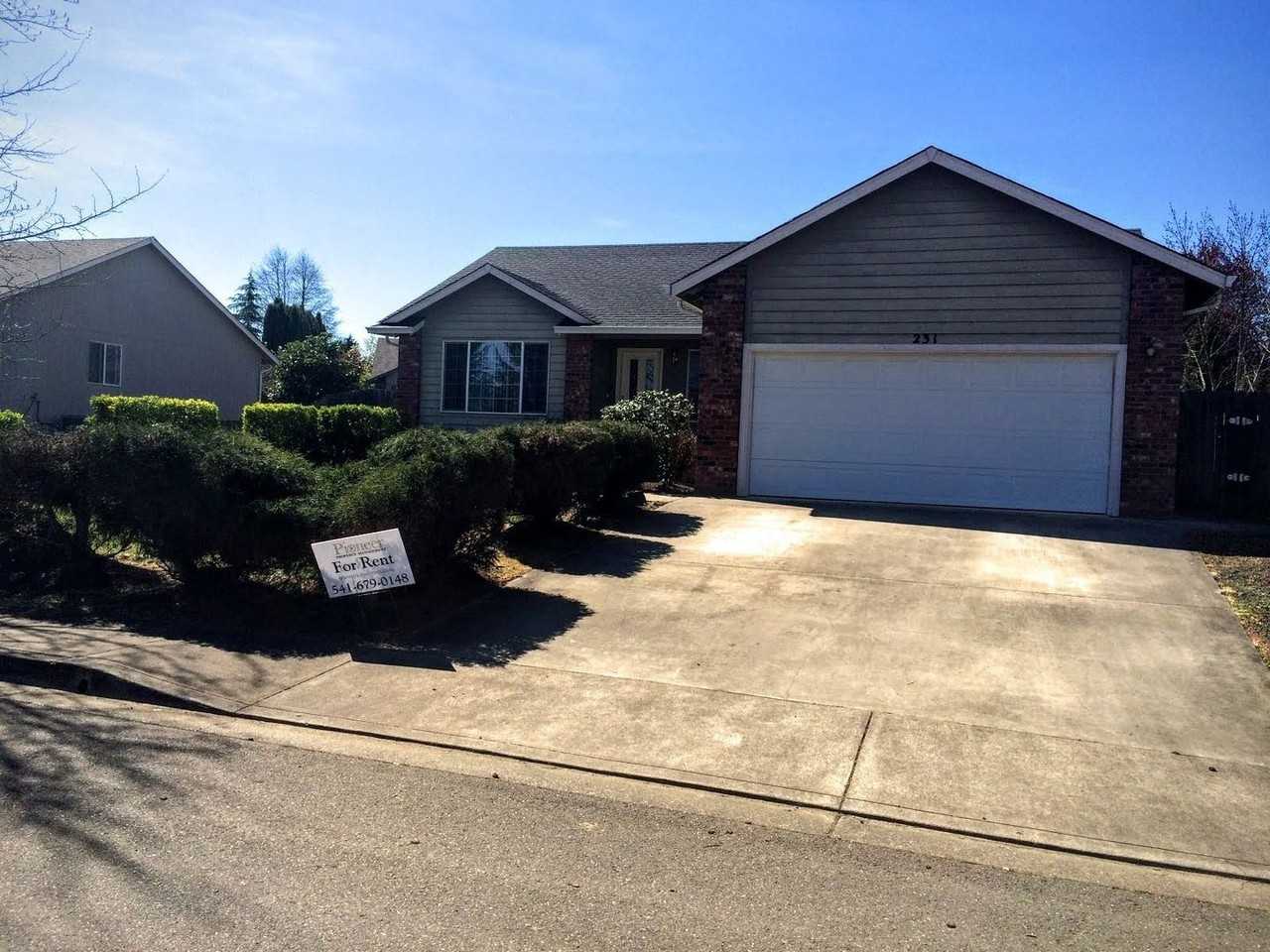 231 Cambridge Dr - Photo 2 of 42