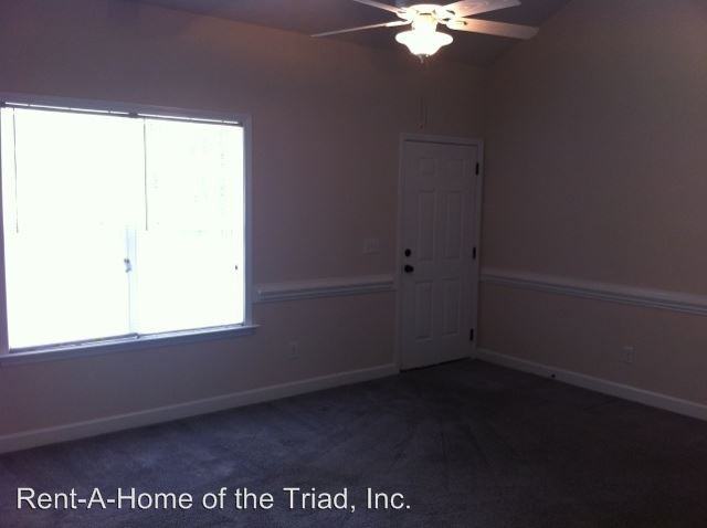 3805 Baylor St - Photo 3 of 7