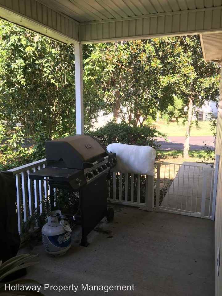 1932 Mallory Square - Photo 3 of 32