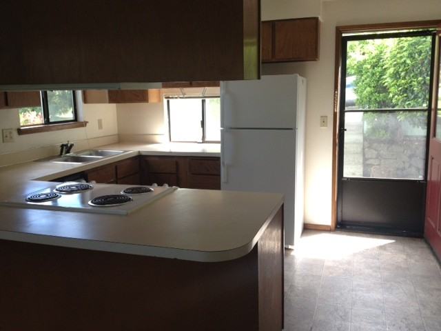 900 Eastside St SE - Photo 2 of 11