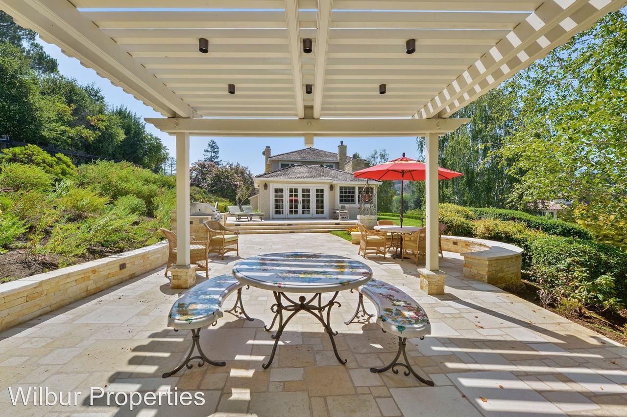 26055 Newbridge Dr - Photo 3 of 13