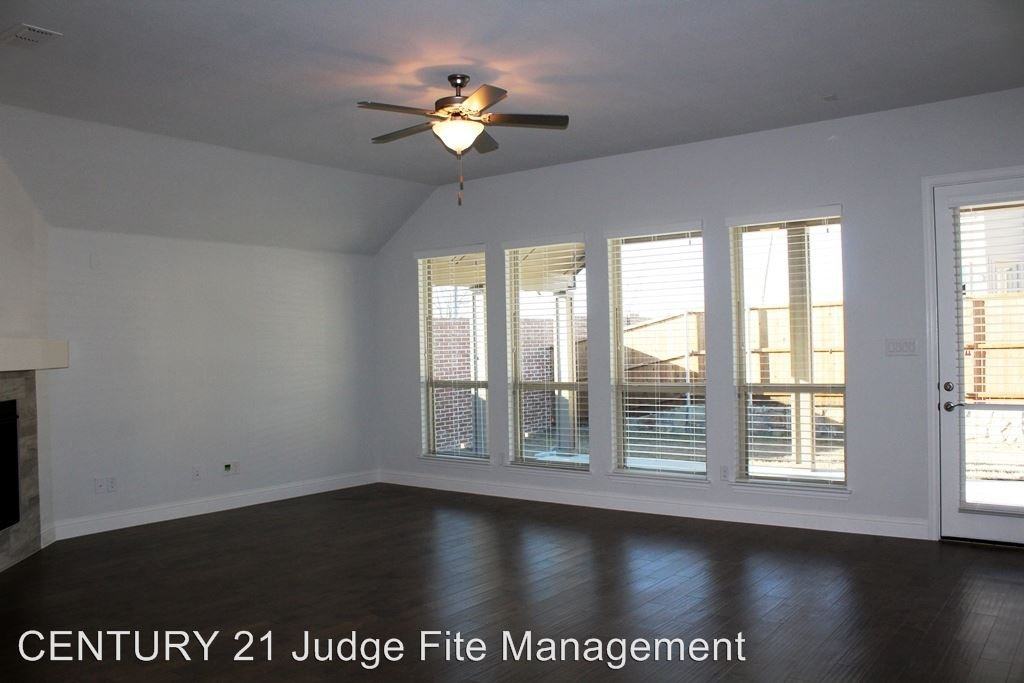 1601 Primrose Place - Photo 2 of 10