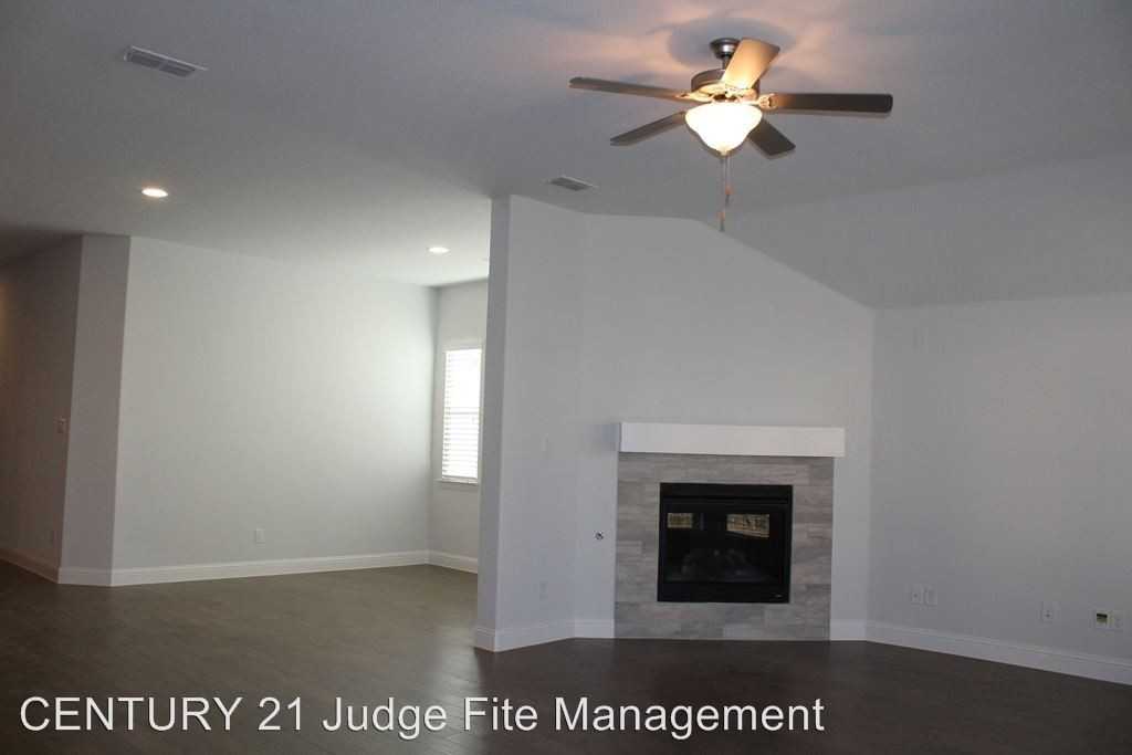 1601 Primrose Place - Photo 3 of 10