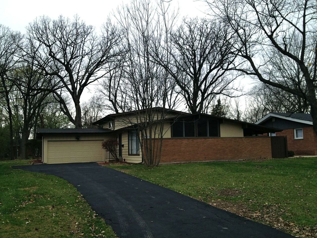 20536 Greenwood Dr - Photo 2 of 17