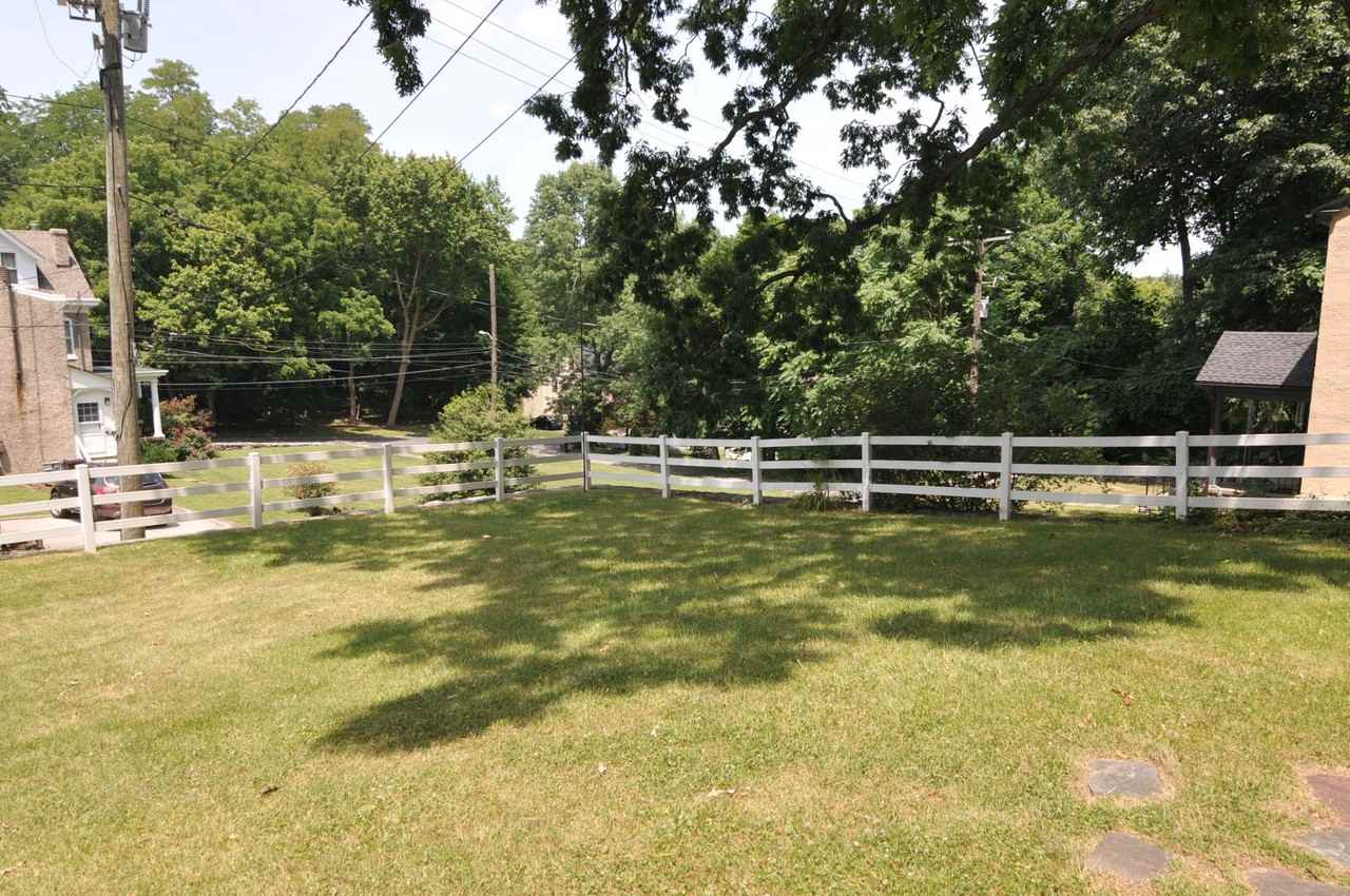 1913 Dorcas Ln - Photo 2 of 14