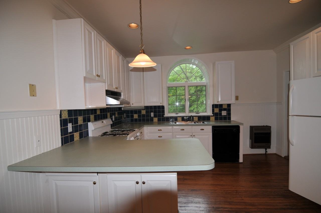 1913 Dorcas Ln - Photo 3 of 14