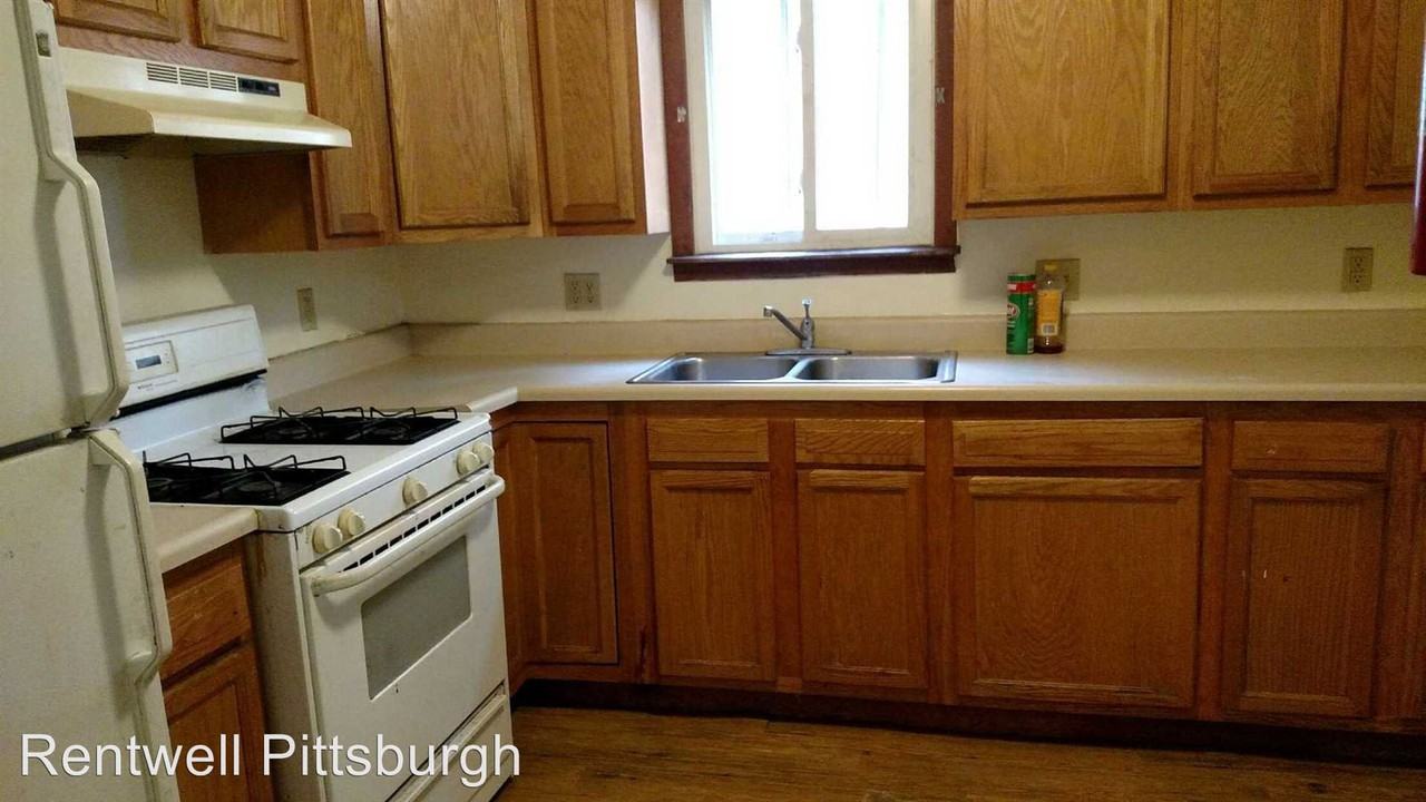 1916 McClure St - Photo 3 of 7