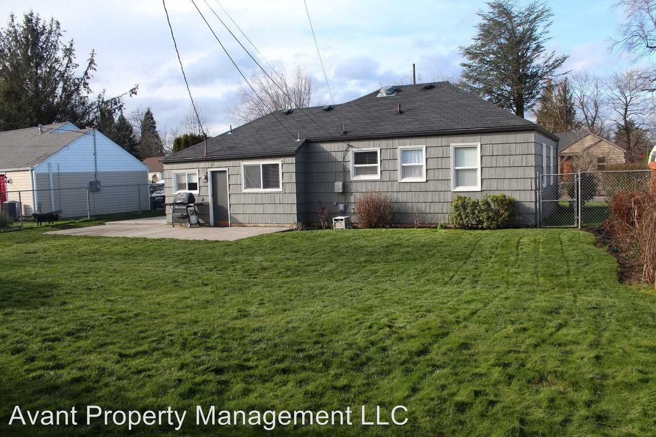 107 Ash Ave - Photo 2 of 8