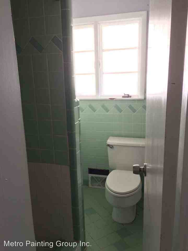 2801 NW 17th St - Photo 2 of 16