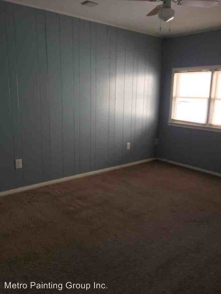 2801 NW 17th St - Photo 3 of 16