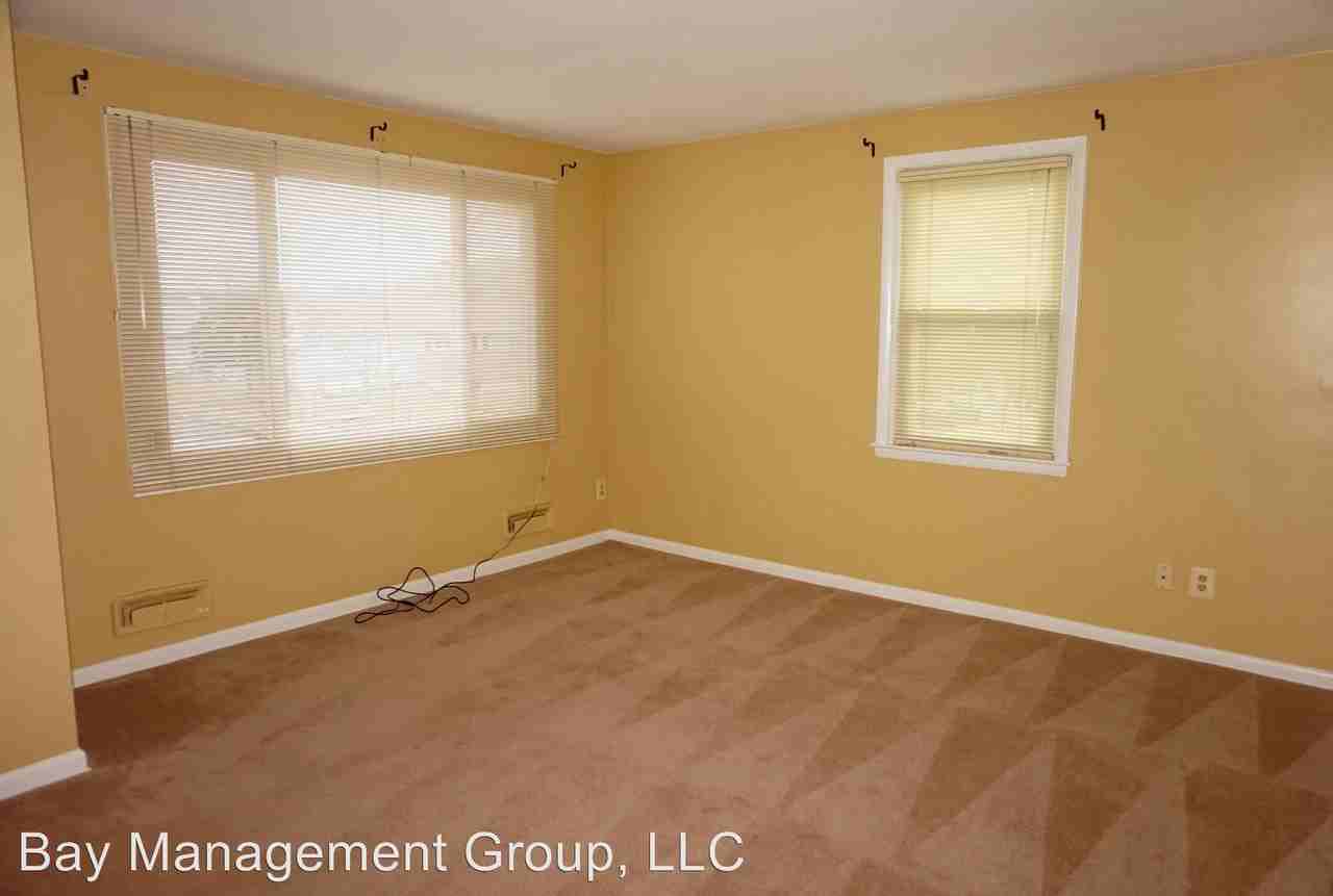 6237 Laurelton Ave - Photo 2 of 16