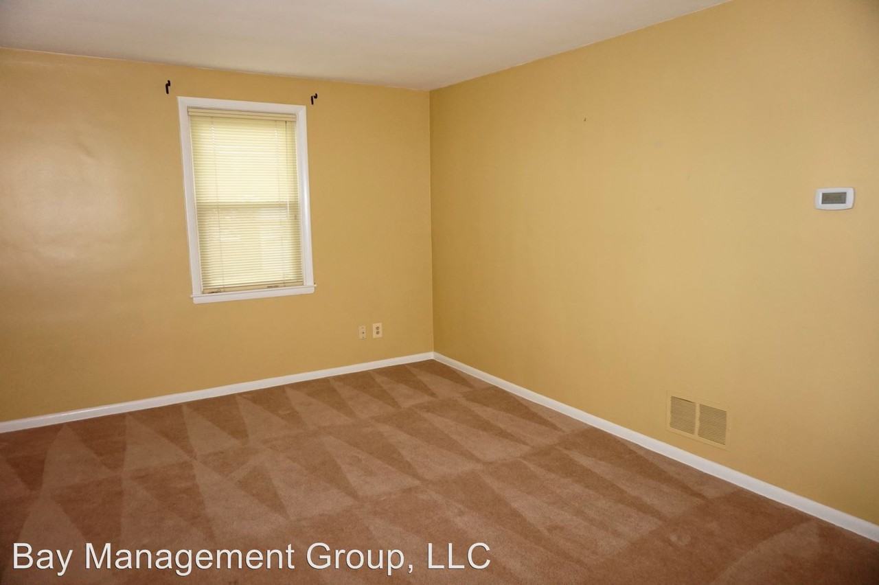 6237 Laurelton Ave - Photo 3 of 16