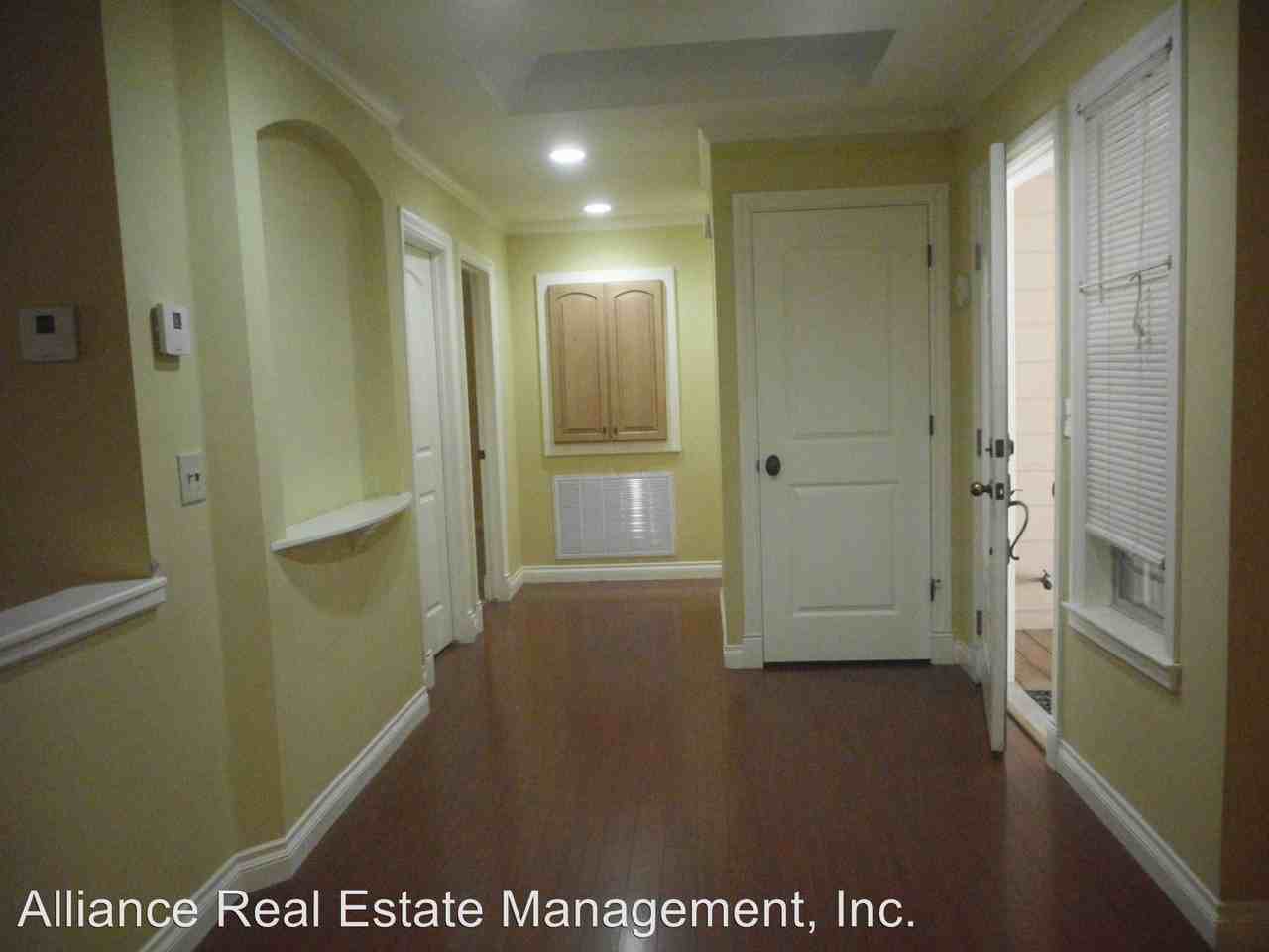 6069 Guilford Cir - Photo 2 of 8