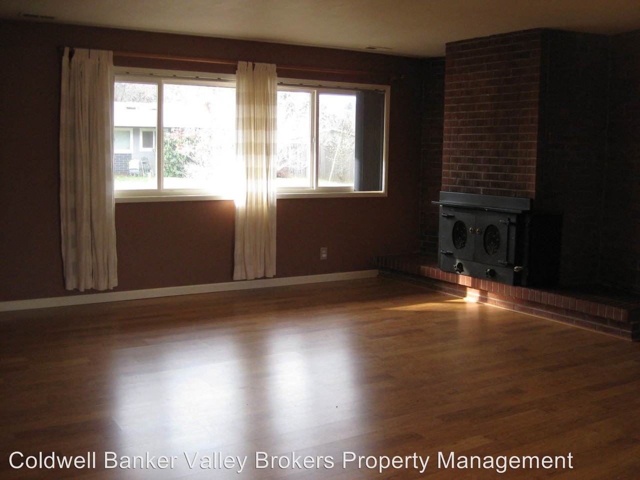 4212 NE Laurel Dr - Photo 2 of 18