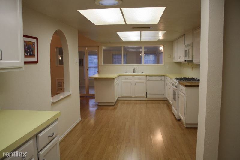 5006 Green Oaks Dr - Photo 2 of 9