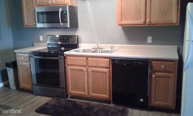 424 Woodspring Dr - Photo 3 of 5