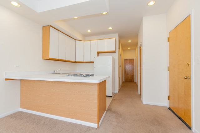 2262 N Clark St #2 - Photo 3 of 8