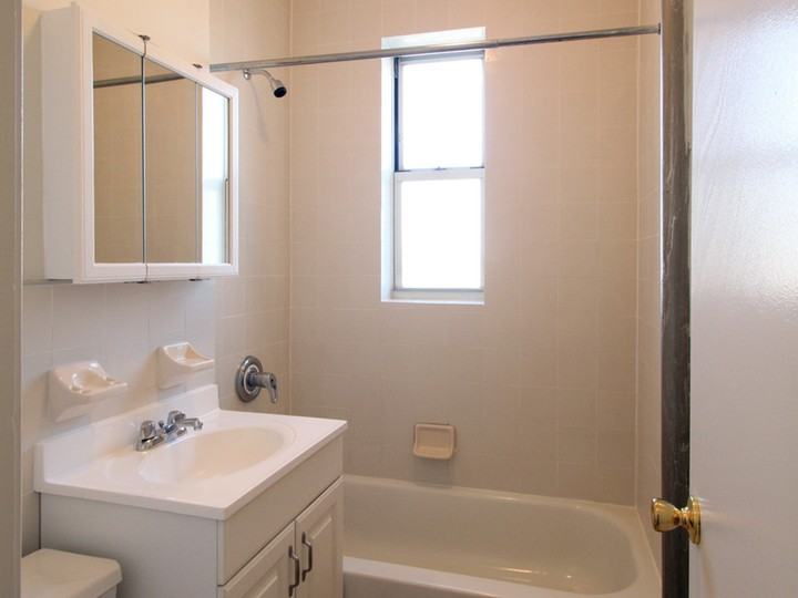 842 50th Street - Photo 2 of 3