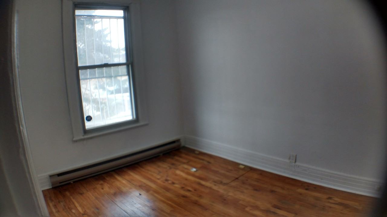 1072 Rue Addington - Photo 2 of 10
