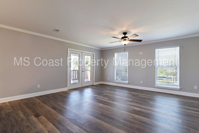 4058 Pennsylvania St - Photo 3 of 46