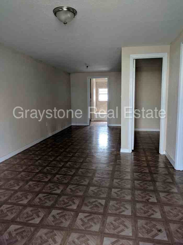 2008 Hickory St - Photo 3 of 14